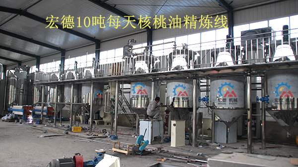 <a href=http://m.aidsnetwork.cn/chanpin target=_blank class=infotextkey>精煉設(shè)備</a>安裝現(xiàn)場