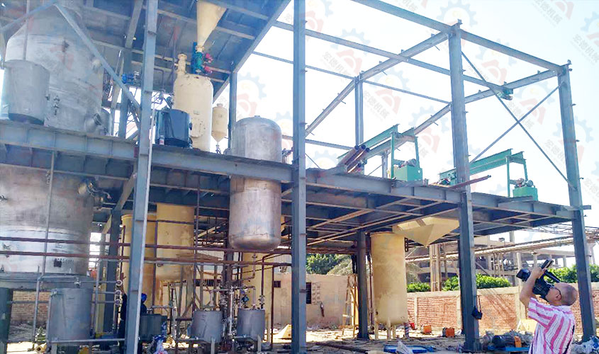 菜籽油<a href=http://m.aidsnetwork.cn/jinglian/ target=_blank class=infotextkey>精煉油設(shè)備</a>脫膠工藝簡(jiǎn)述